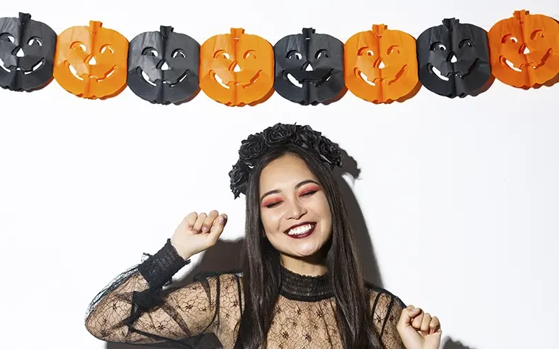 chica con looks para Hallowen